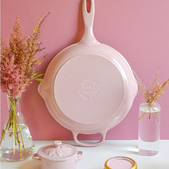 Le Creuset Signature Skillet Frypan Chiffon Pink Bonbon Hibiscus 9.5” - Picture 2 of 2